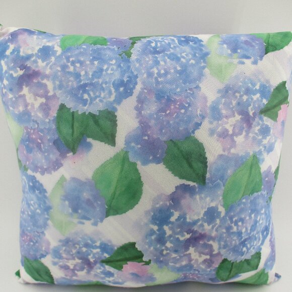 13.5" Lilac Hydrangea Pillow. - Picture 1 of 3